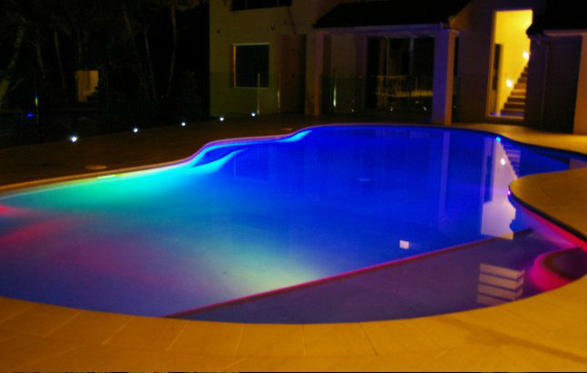 Tendencias en iluminación para tu piscina